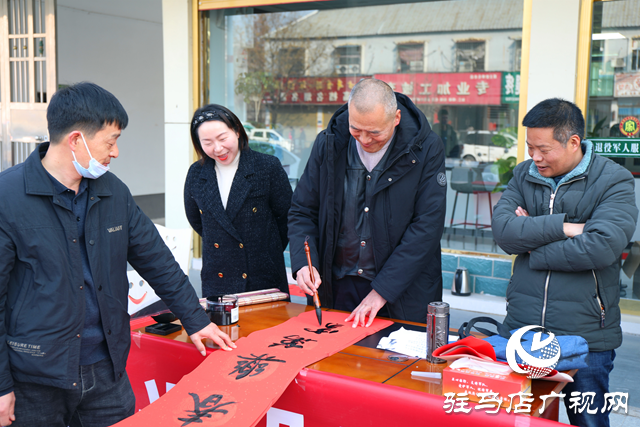 平輿縣：“迎新春送祝福”義寫春聯(lián)活動(dòng)舉行