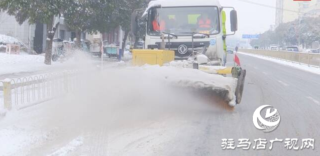 上蔡縣城管局融冰除雪保道路暢通