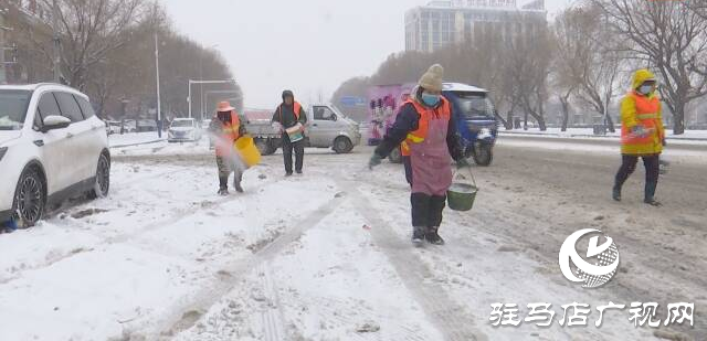 上蔡縣城管局融冰除雪保道路暢通