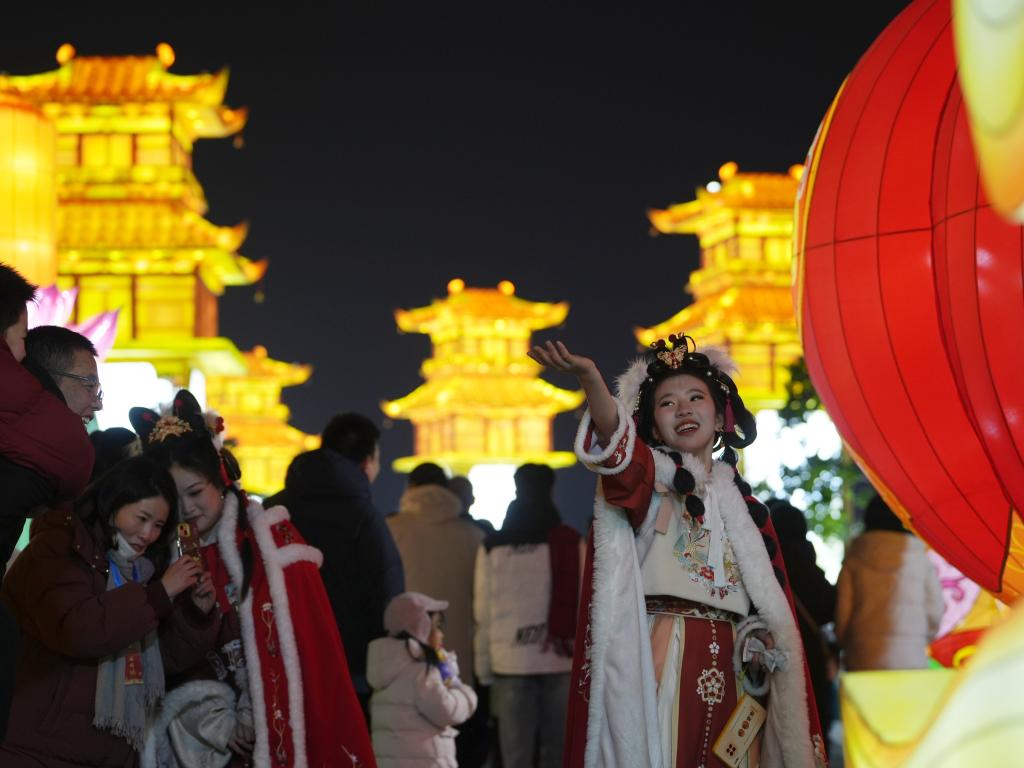 錦繡中國年丨這個(gè)春節(jié)，“龍龍”的年味里是濃濃文化味