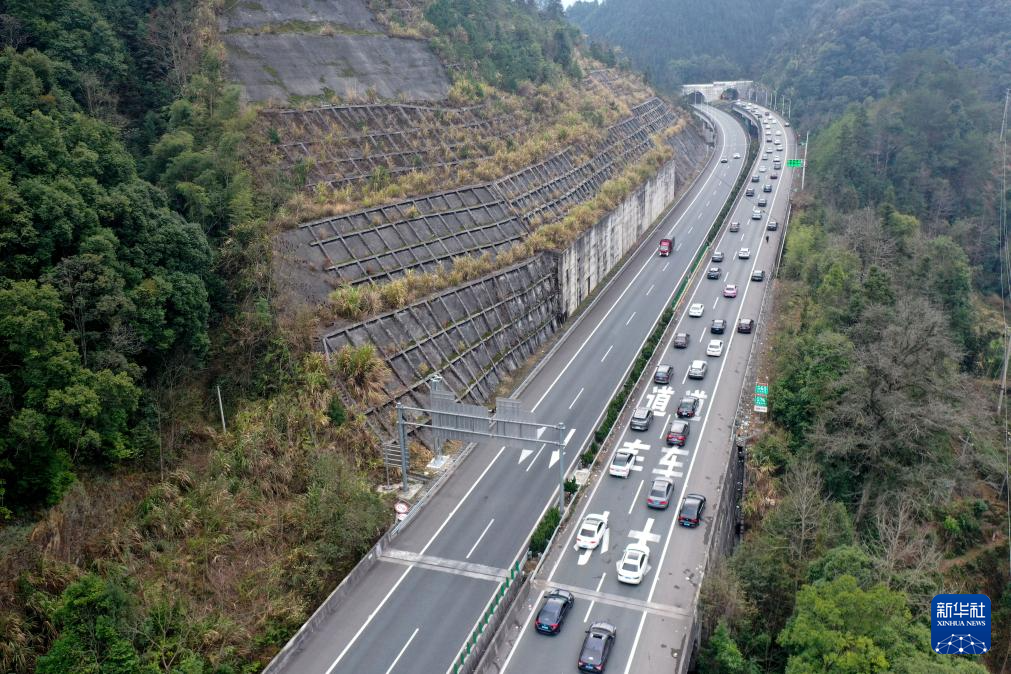 春運(yùn)迎來返程客流高峰