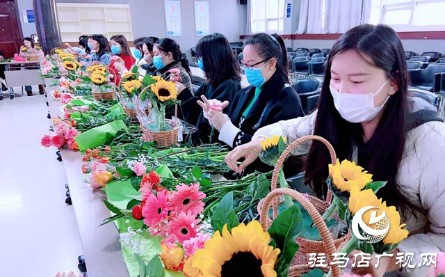 駐馬店市文化館舉辦“三八女神節(jié)”花藝講座