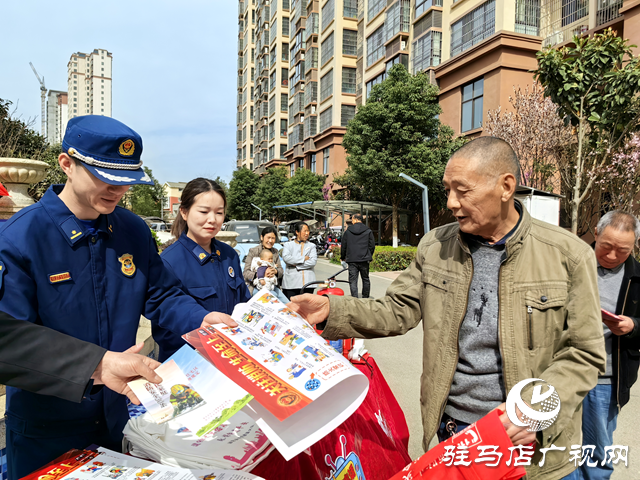 泌陽(yáng)縣開(kāi)展住宅小區(qū)電動(dòng)車消防安全專項(xiàng)宣傳活動(dòng)