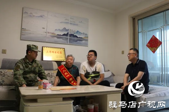 汝南縣開(kāi)展軍地聯(lián)合送喜報(bào)活動(dòng)