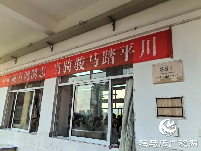 駐馬店高級中學(xué)高三學(xué)子迎接高考倒計(jì)時(shí)30天：全力以赴  備戰(zhàn)未來