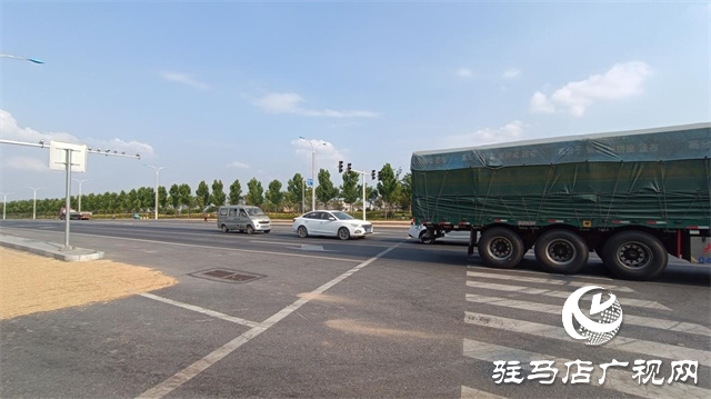 駐馬店這條道路交通標線設置與車流量不符！亟待有關(guān)部門解決