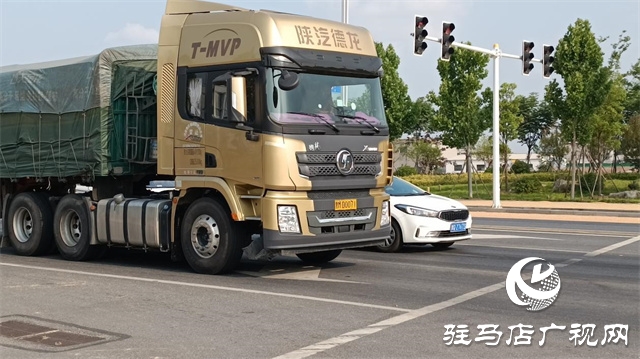 駐馬店這條道路交通標線設置與車流量不符！亟待有關(guān)部門解決