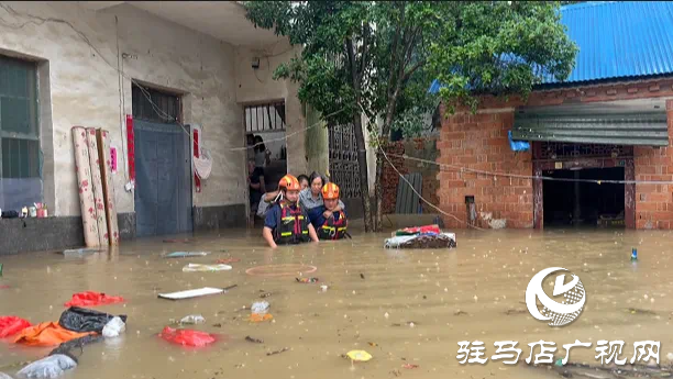 遭遇強(qiáng)降雨 泌陽消防成功轉(zhuǎn)移被困群眾