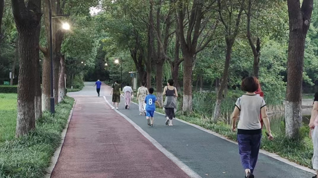 駐馬店置地公園成為夏日健身好去處