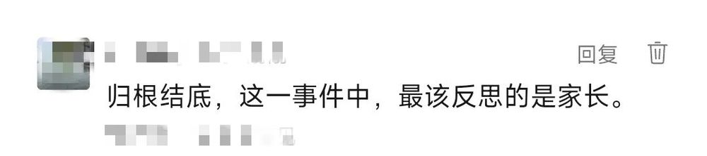 幼童被陌生人關(guān)機艙廁所“管教”，家長表示理解？網(wǎng)友：我不理解！