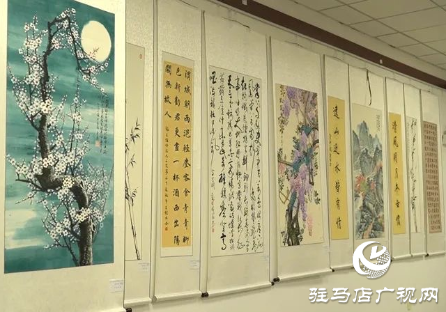 遂平縣舉行“慶國(guó)慶?迎中秋”書(shū)畫(huà)作品展