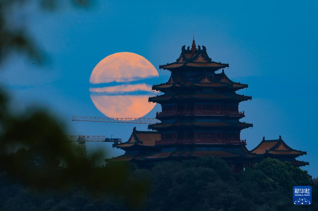 詩(shī)意中國(guó)丨萬(wàn)里此情同皎潔 一年今日最分明