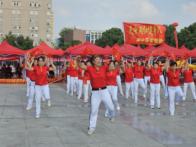 駐馬店：歌聲傳遞祝福 舞蹈喜迎國慶