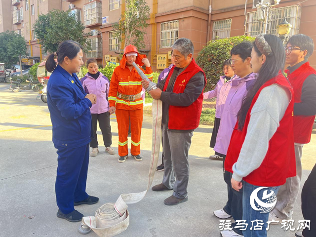 確山縣盤龍街道生產(chǎn)街社區(qū)開展消防安全知識(shí)培訓(xùn)暨應(yīng)急演練活動(dòng)